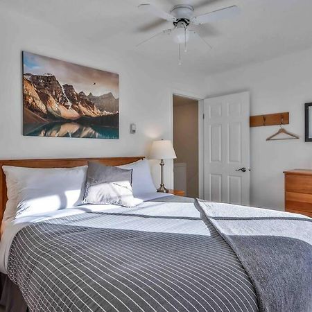 Big Mountain Views - Bright 2-Story Corner Unit Apartment แคนมอร์ ภายนอก รูปภาพ